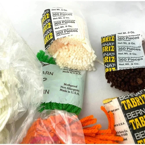 VTG Lot of 18 Bulky Heavy Rug Yarn Different Colors Bernat Brown Orange Yellow - Picture 7 of 15